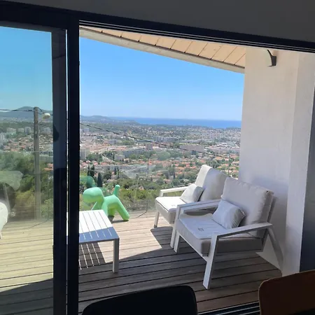 Villa Skyline *