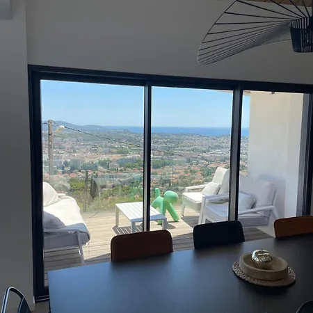 Villa Skyline