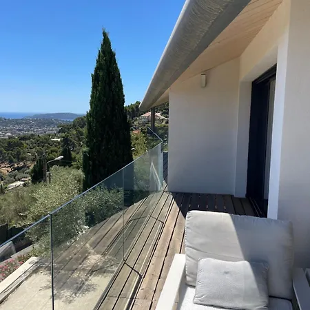 Villa Skyline *