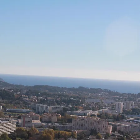 Villa Skyline